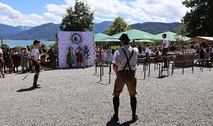 die Kreuther Goaslschnalzer beim Almauftrieb 2024 Summer Edition auf "Gut Kaltenbrunn" am Tegernsee (©Foto: Martin Schmitz)